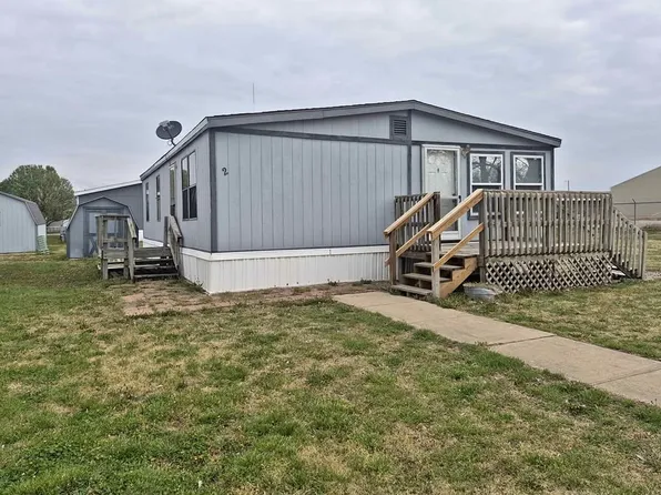 2002 Buckboard Dr, Newton, KS 67114