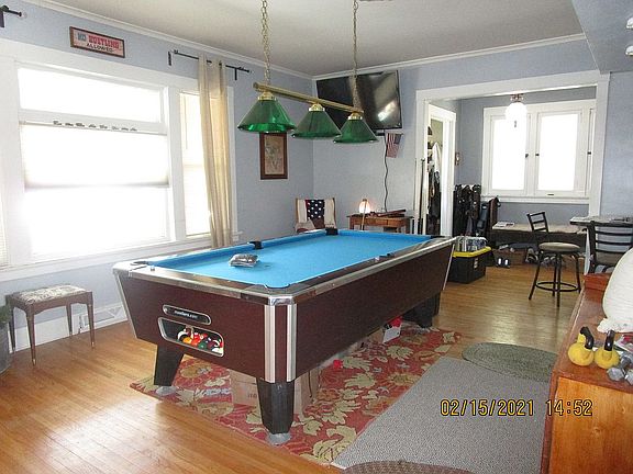 4th image of 122 E School St