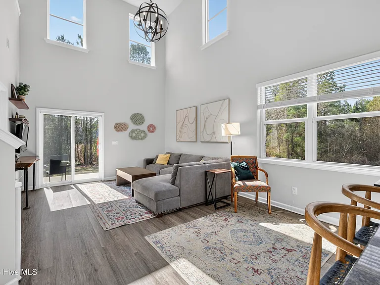 3647 Roseblossom Dr — Photo 11
