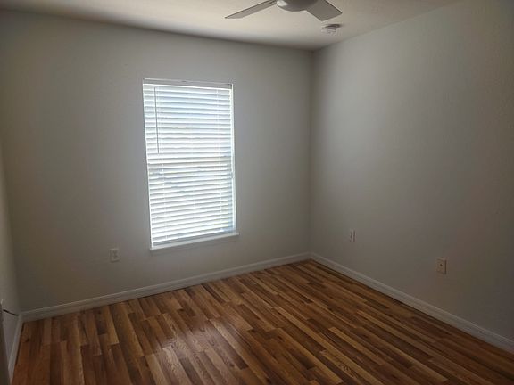 5th image of 754 Pelican Ct