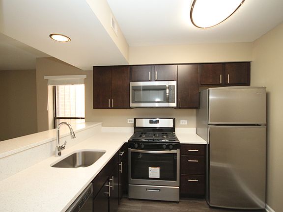 2nd image of 818 W Willow St APT 3B