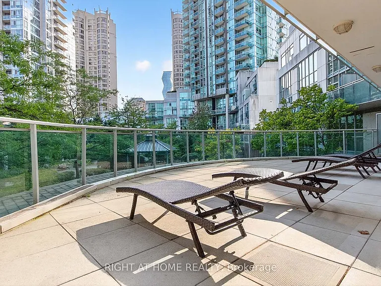 220 Burnhamthorpe Rd W #717 — Photo 11