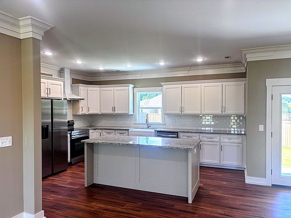 3rd image of 73 Sunset Dr