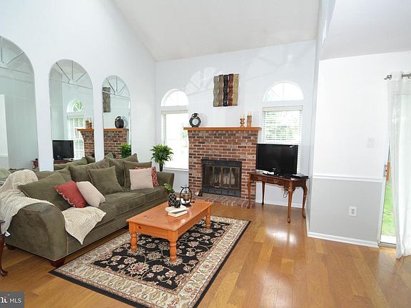 4th image of 12 Redwood Ln