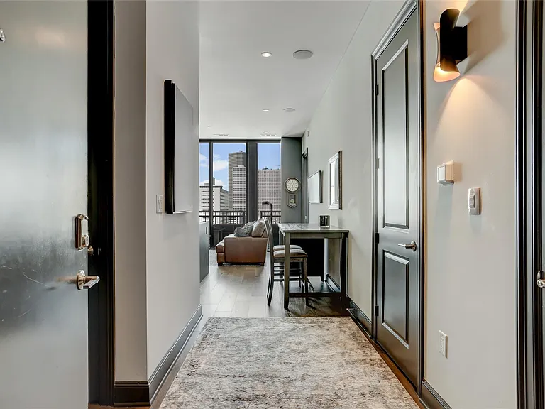 1211 Caroline St #1706 — Photo 2