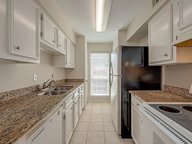 6402 Del Monte Dr #35 — Photo 5