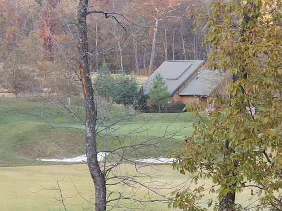 4th image of 111 Pinehurst Ct