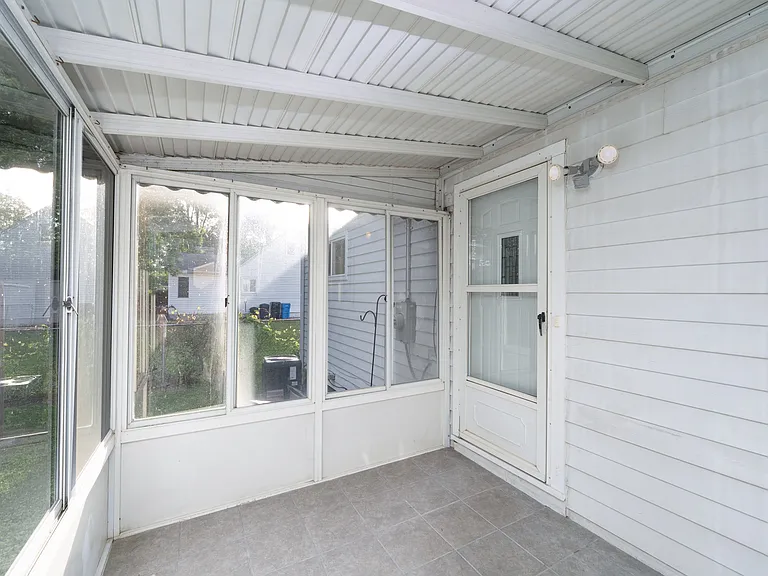 966 E Barrett Ave — Photo 18