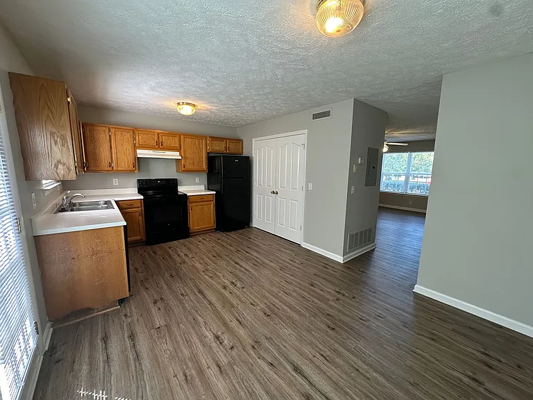 2442 Willowbrook Dr — Photo 6