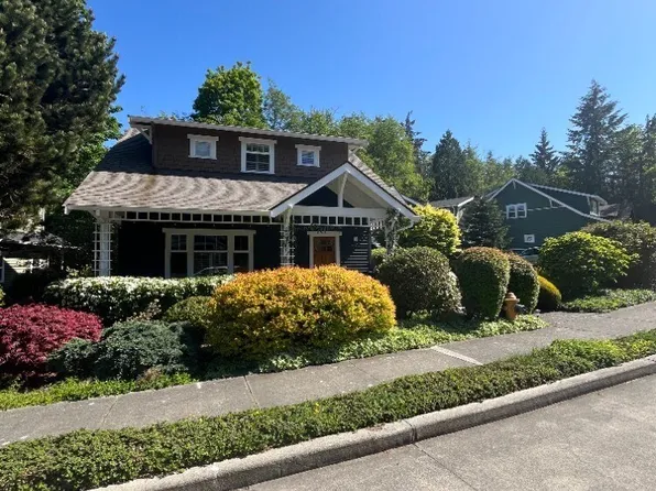 9376 North Town Drive NE, Bainbridge Island, WA 98110