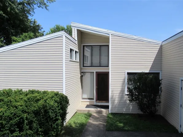 6 Katsura Ct, Penfield, NY 14526