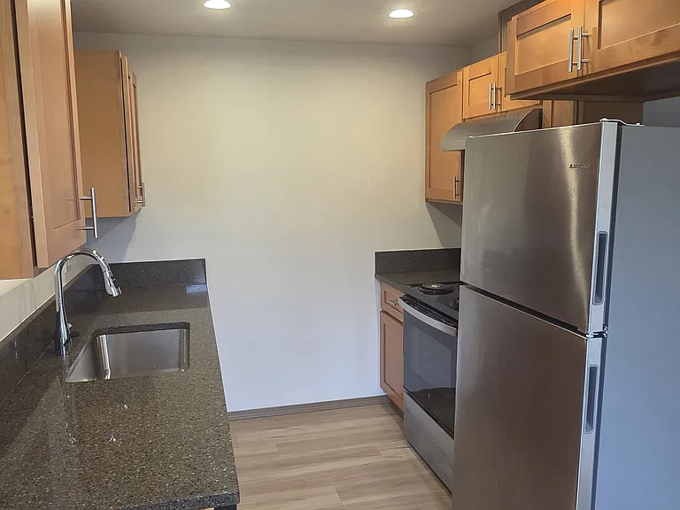 391-393 Clover St #1 — Photo 15