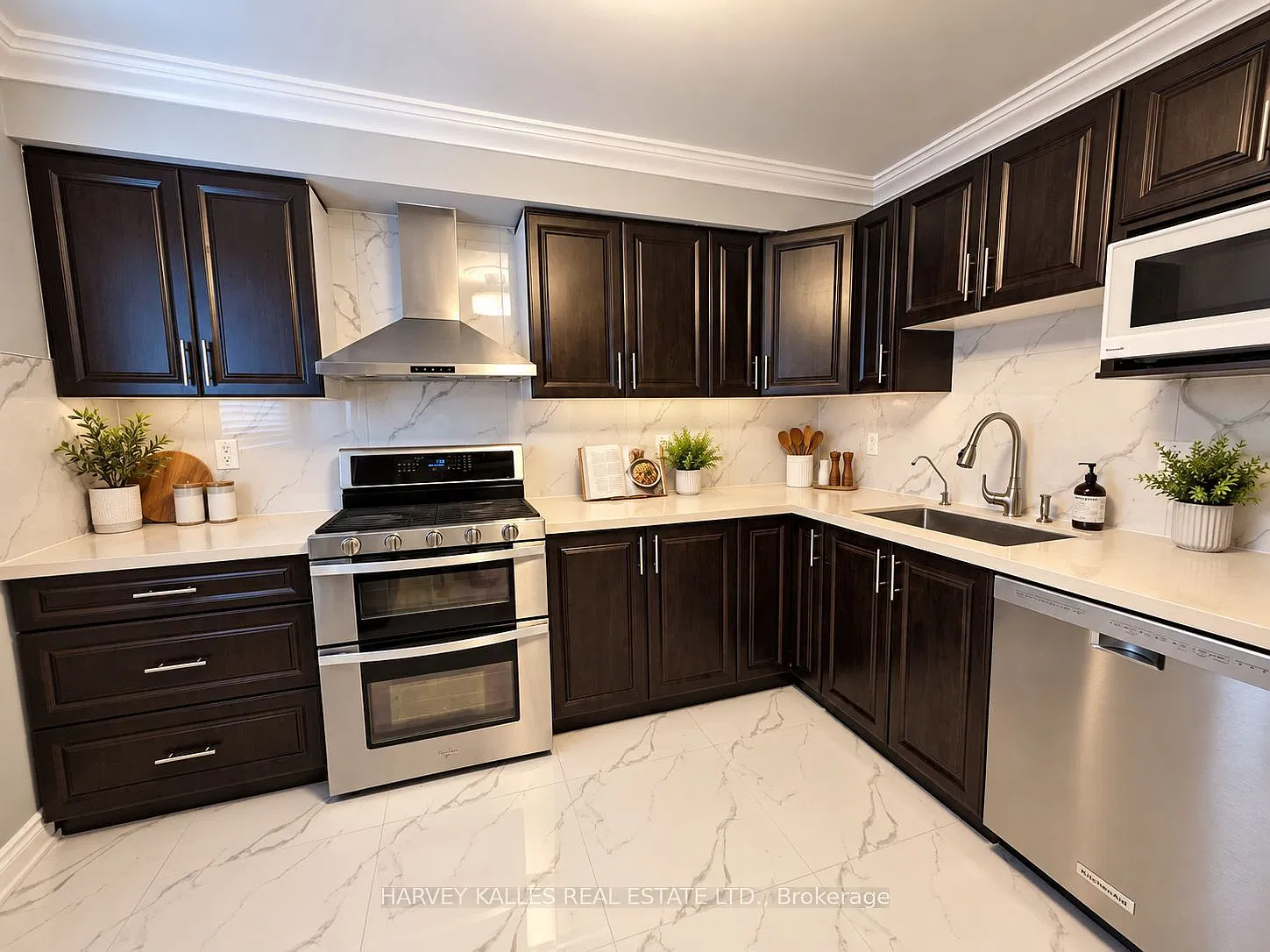 3 bed, $3,000 — Photo 4