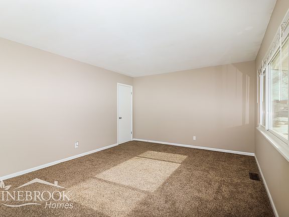 3rd image of 1033 Briarbrae Dr