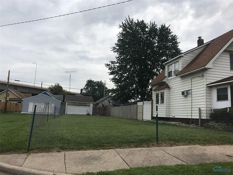 2nd image of 1828 Champlain St