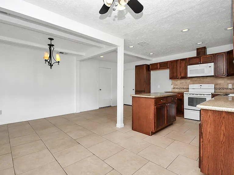 10131 Kent Towne Ln — Photo 16