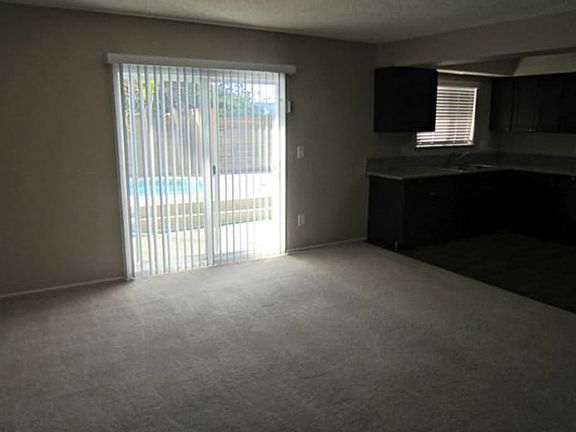 4th image of 16321 Holly Dr