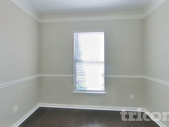 3rd image of 1050 Paddock Park Cir