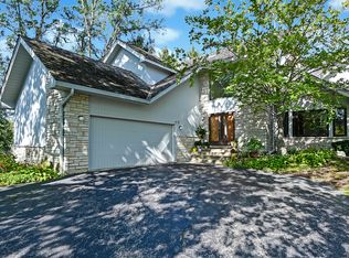 12 Laurel Oak Ct, Burr Ridge, IL 60527