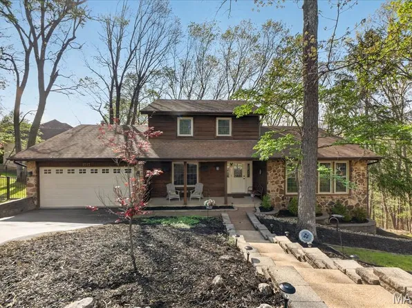 1517 Lingonberry Ct, High Ridge, MO 63049