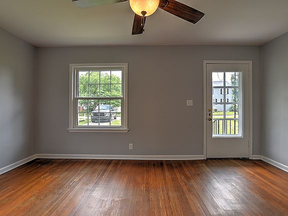 3rd image of 1404 Valley St