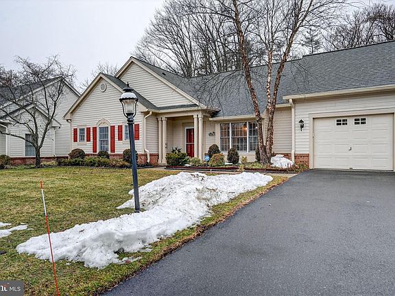 3rd image of 13 Hedge Row Rd