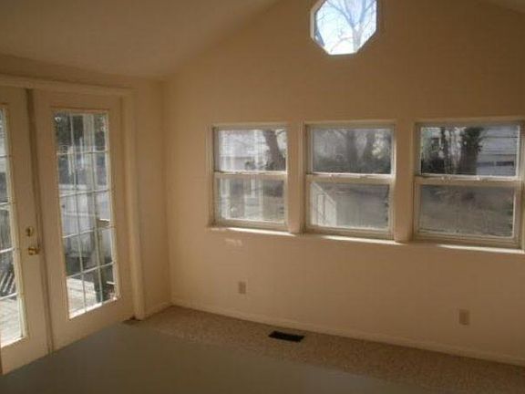 3rd image of 1337 W 3rd Ave
