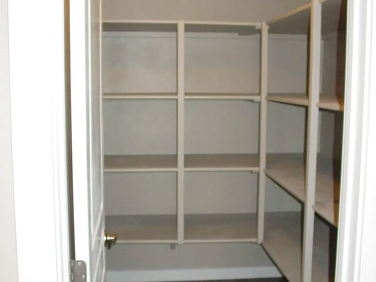 2111 E Daulby St — Photo 3