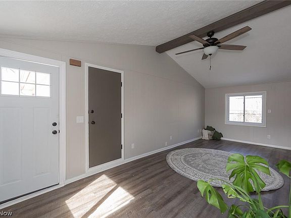 3rd image of 9058 Cambridge Dr