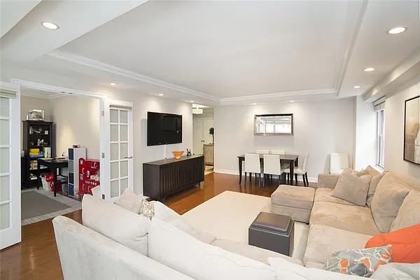 Sold by Qwest Residential Downtown LLC | media 8