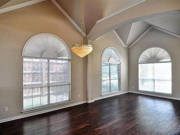 3rd image of 4561 Risinghill Dr