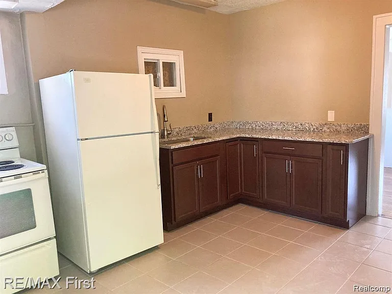 23360 Carlisle Ave — Photo 7
