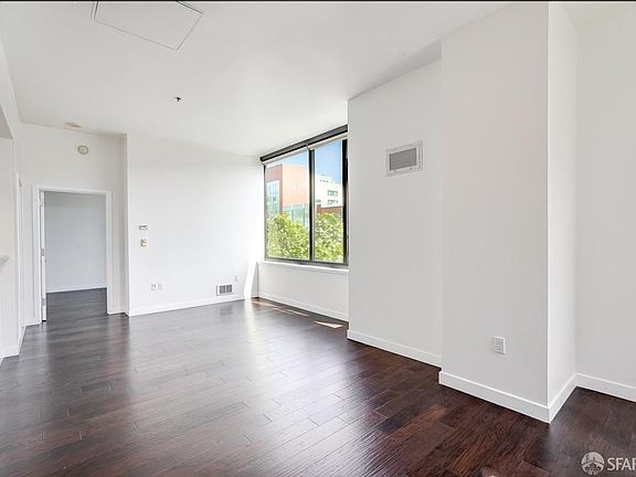 5th image of 250 King St Unit 370