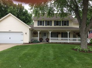 3221 W Bretons Dr, McHenry, IL 60050