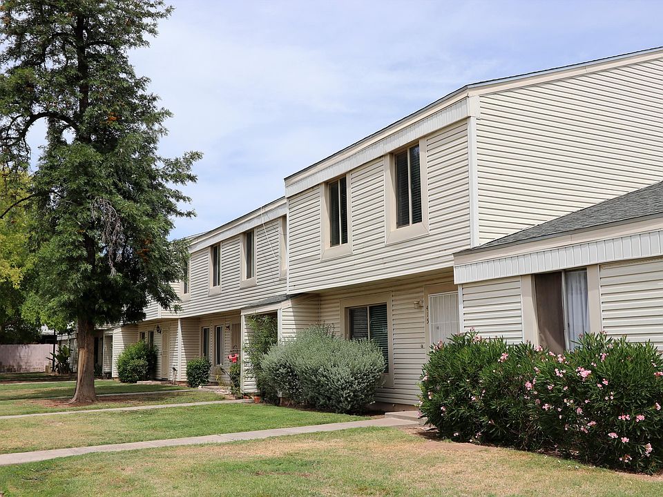 1st image of 415 E Woodman Dr