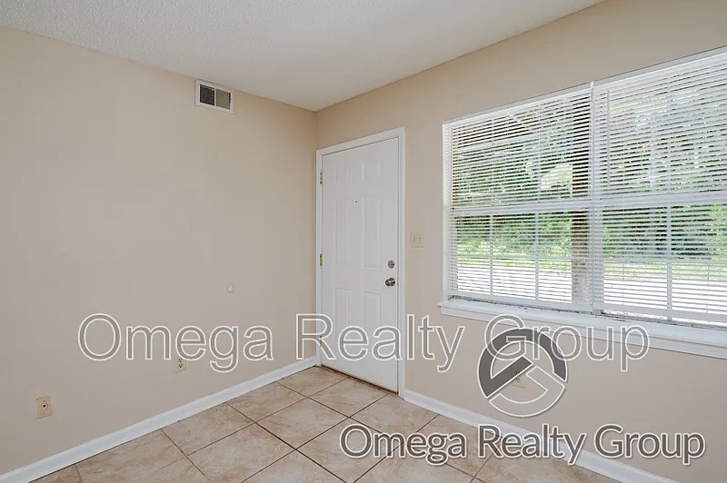Diane Apartments — Photo 4