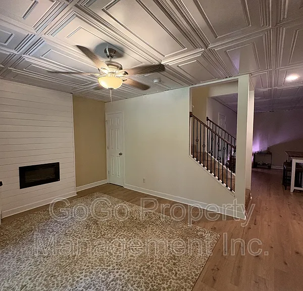 321 N Valley View Dr — Photo 22