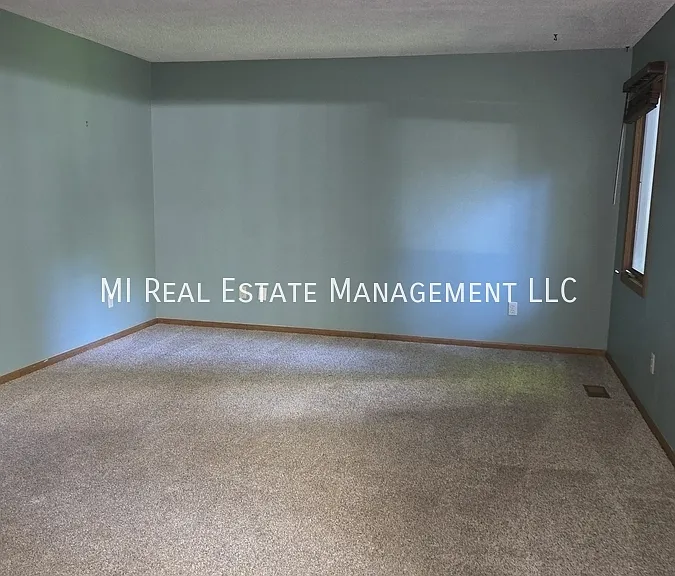 1268 Oakhampton Rd — Photo 7