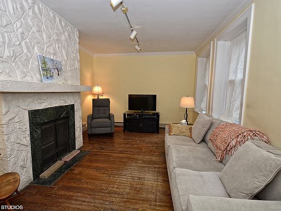 3rd image of 640 W Waveland Ave APT 1F