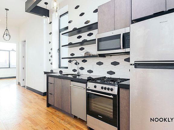 3rd image of 277 Irving Ave #3