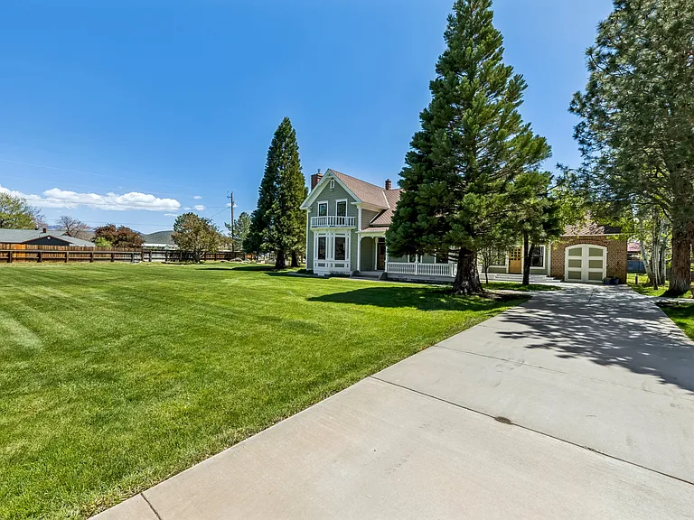1049 Dressler Ln — Photo 36