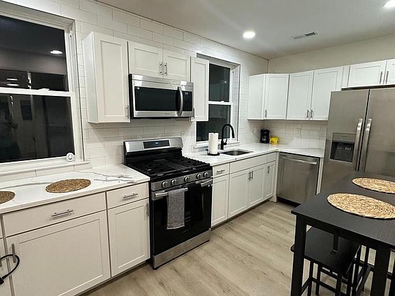 3rd image of 124 Spruce Ave