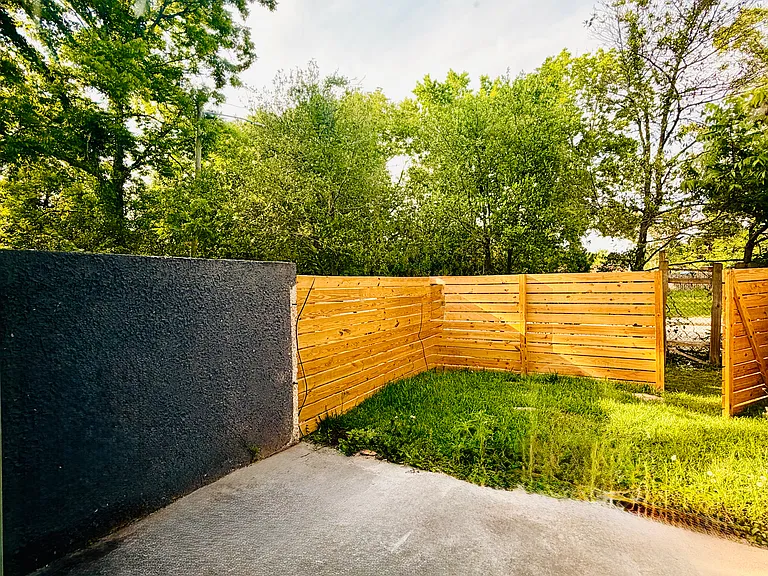 6 Almond Ct #5C — Photo 1