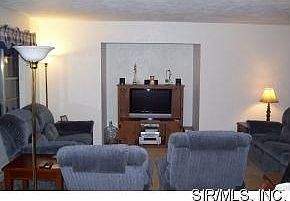 3rd image of 3210 Bassett Ave