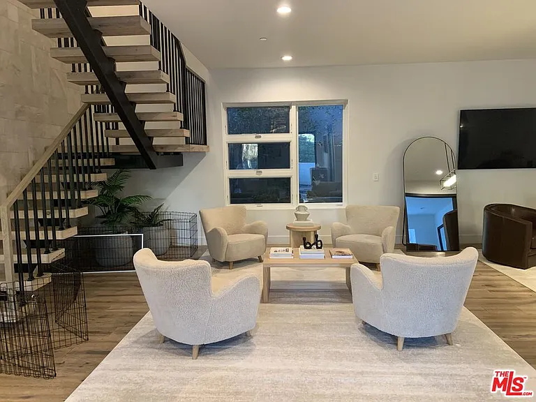 3373 Coldwater Canyon Ave — Photo 6