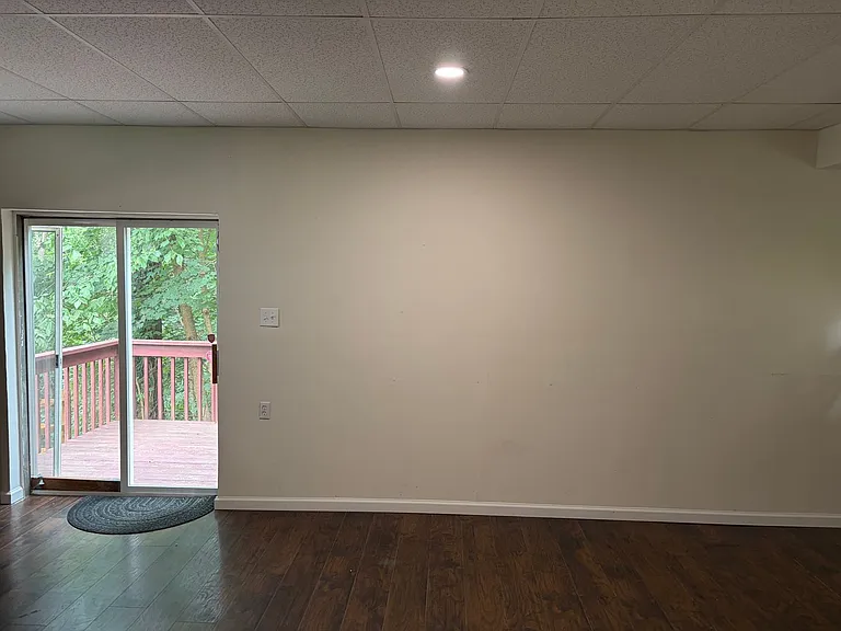 555 Upland St — Photo 32