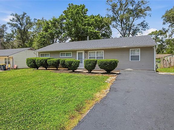 3rd image of 11410 Crystal Ave