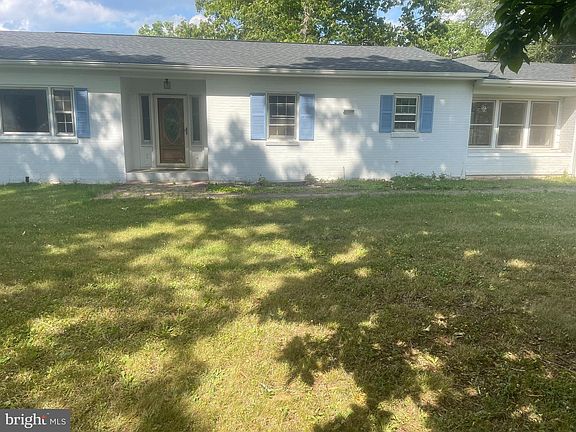 2nd image of 4443 Middleway Pike