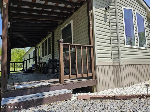 164 Maplewood Ln, Jersey Shore, PA 17740