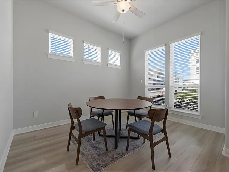 2406 Driftwood Trl — Photo 4